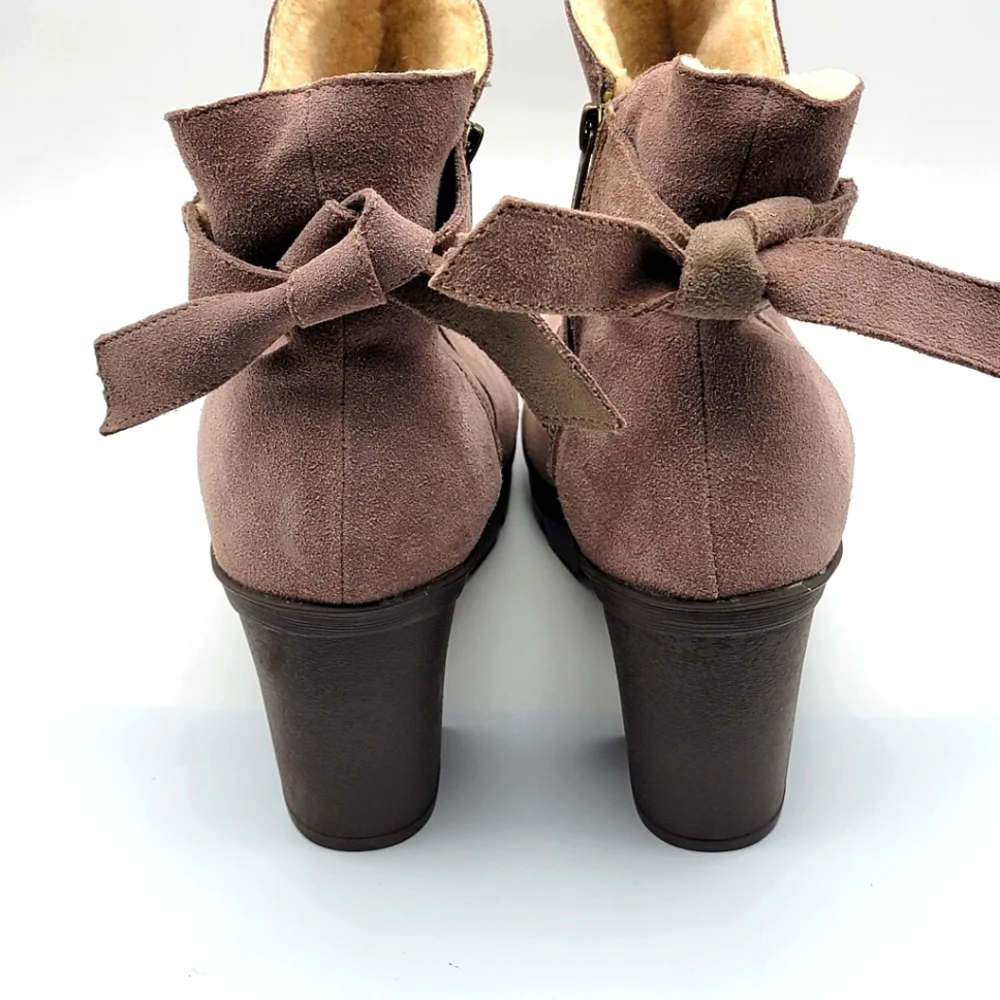 BearPaw features women